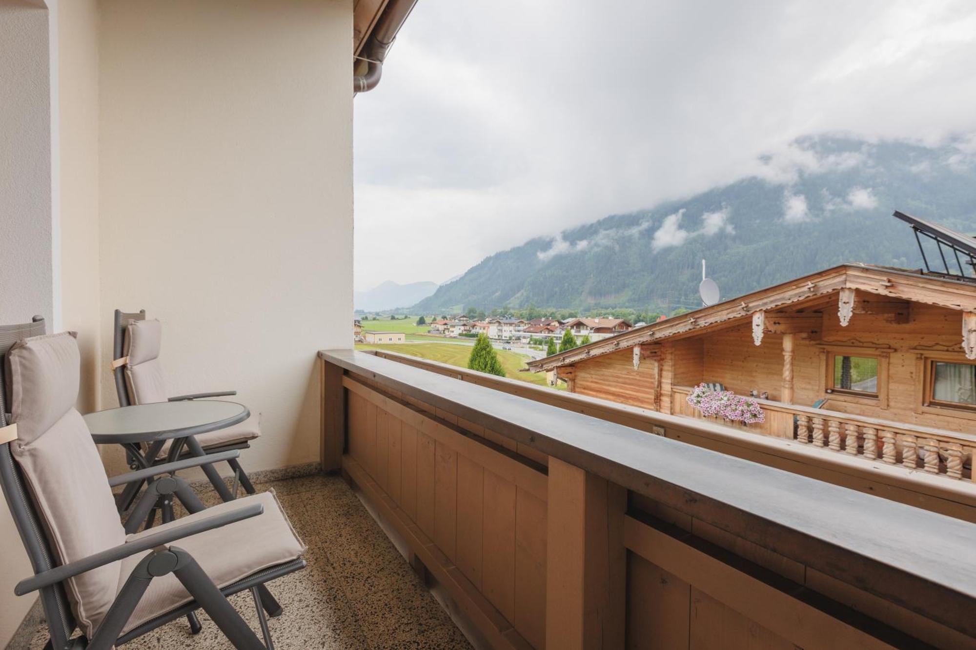 Hin&Weg Das Aparthotel Ried im Zillertal Eksteriør bilde